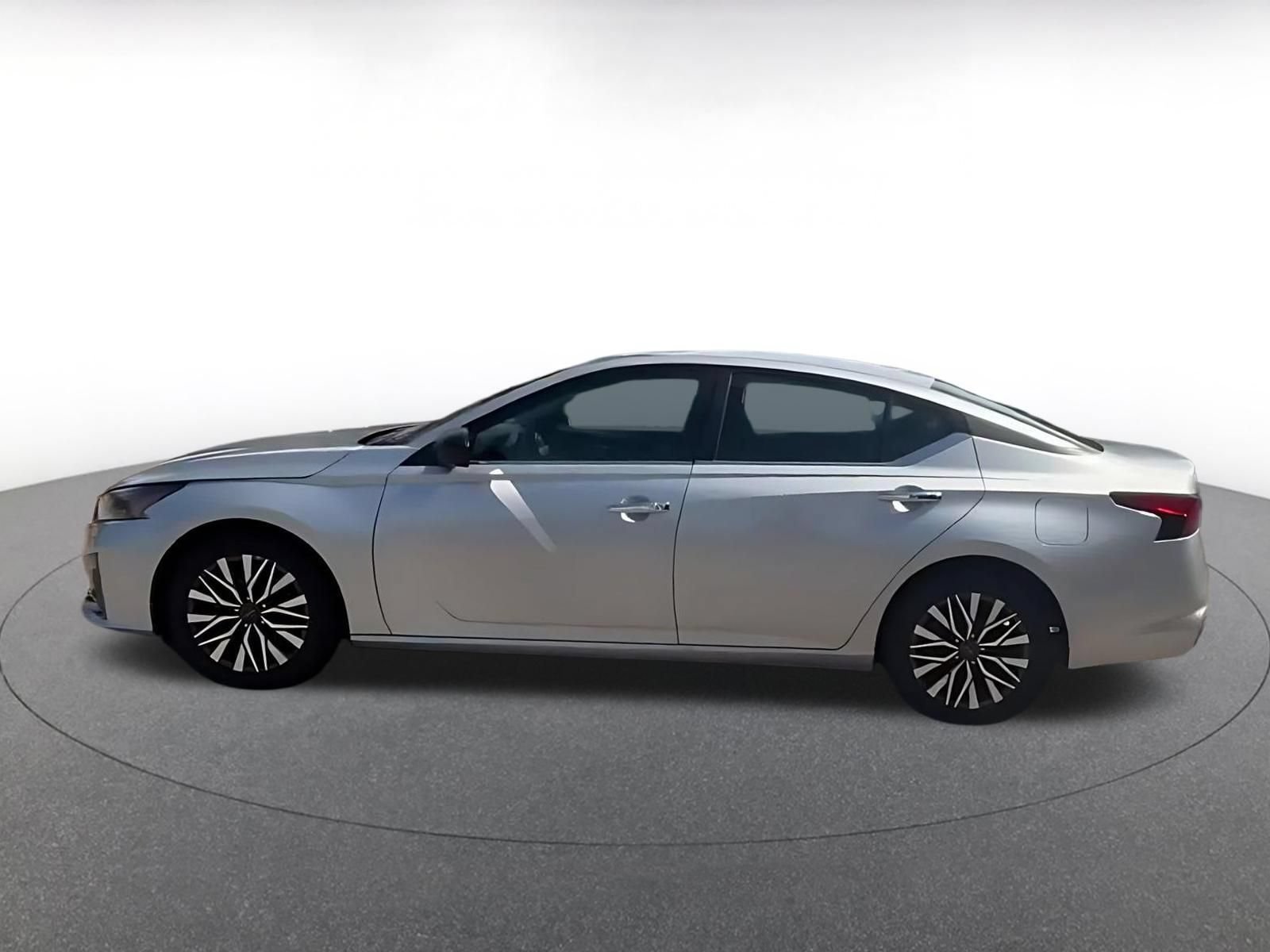Thumbnail: 2025 Nissan Altima - 8