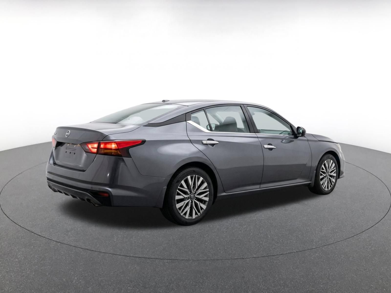 Thumbnail: 2025 Nissan Altima - 9