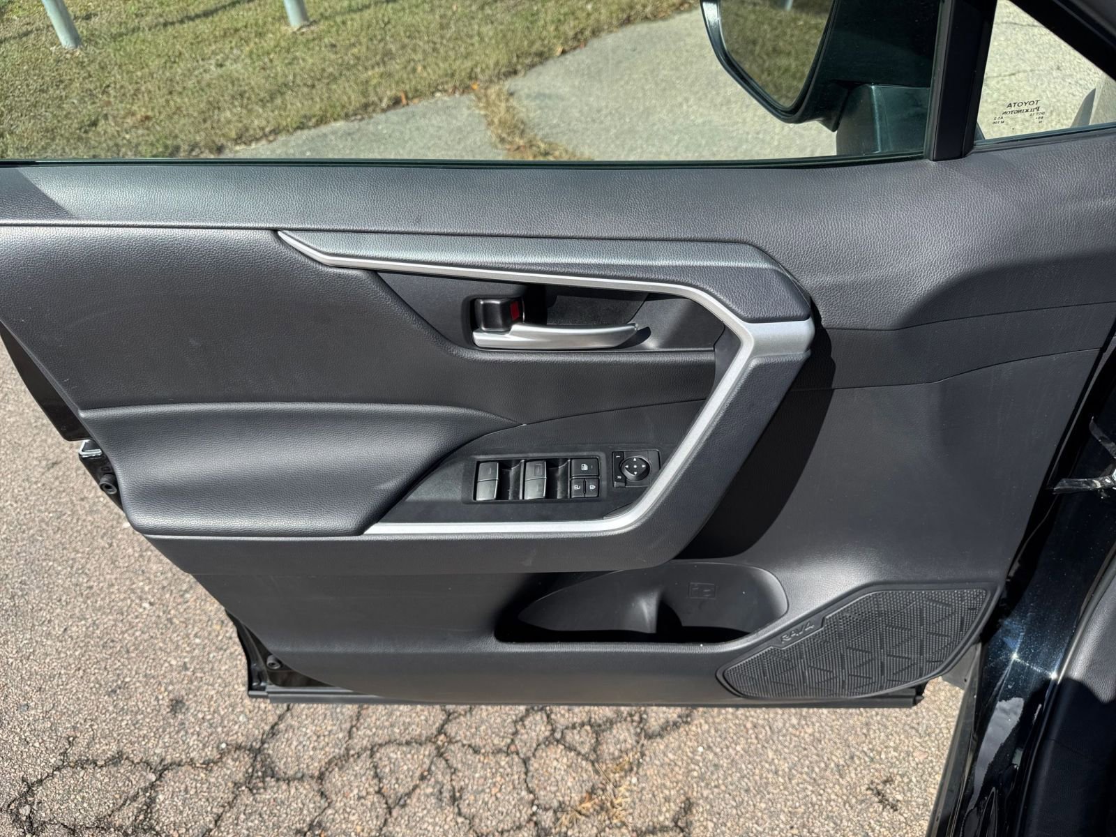 Thumbnail: 2025 Toyota RAV4 - 18