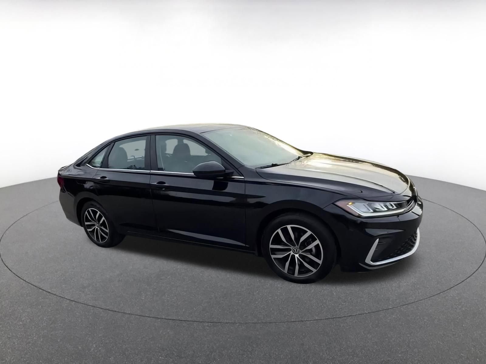 Thumbnail: 2025 Volkswagen Jetta - 2