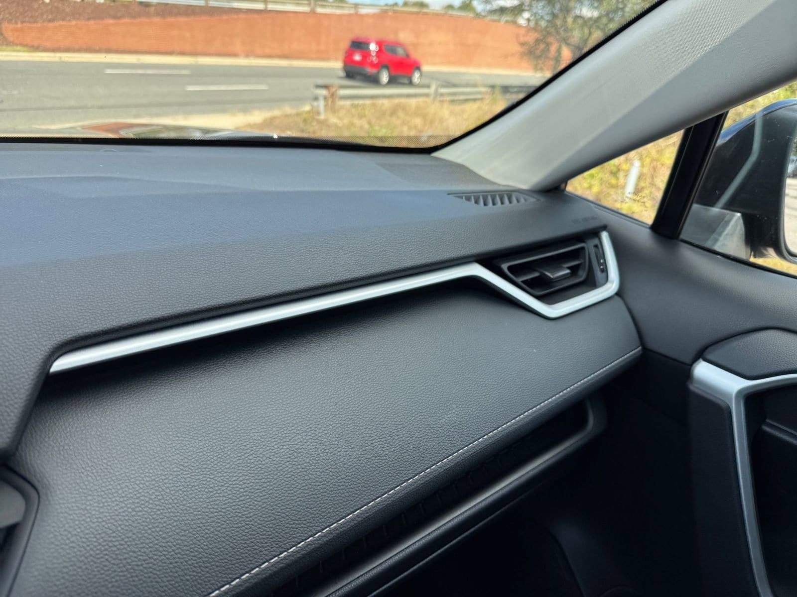 Thumbnail: 2025 Toyota RAV4 - 30