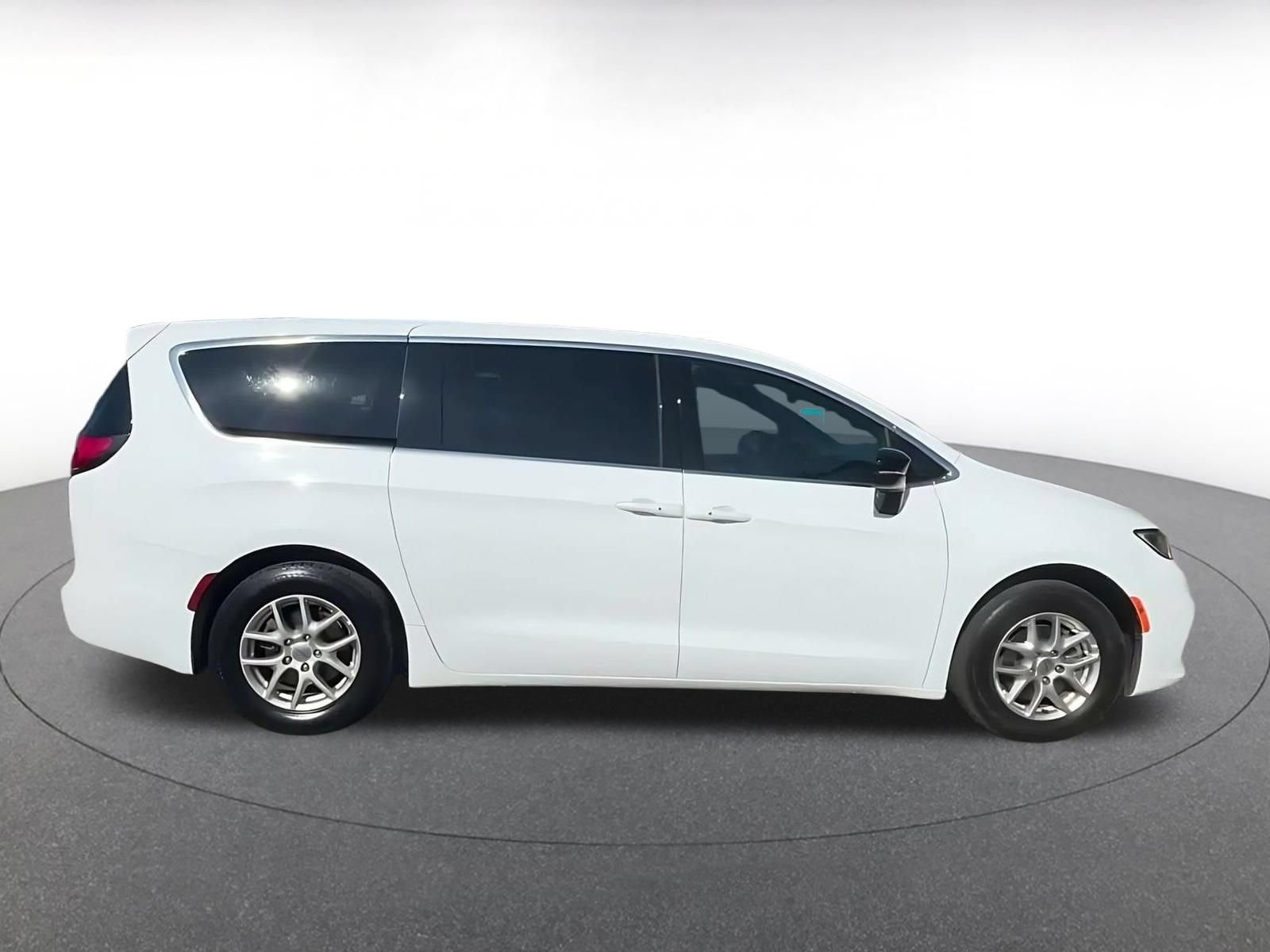 Thumbnail: 2025 Chrysler Pacifica - 15