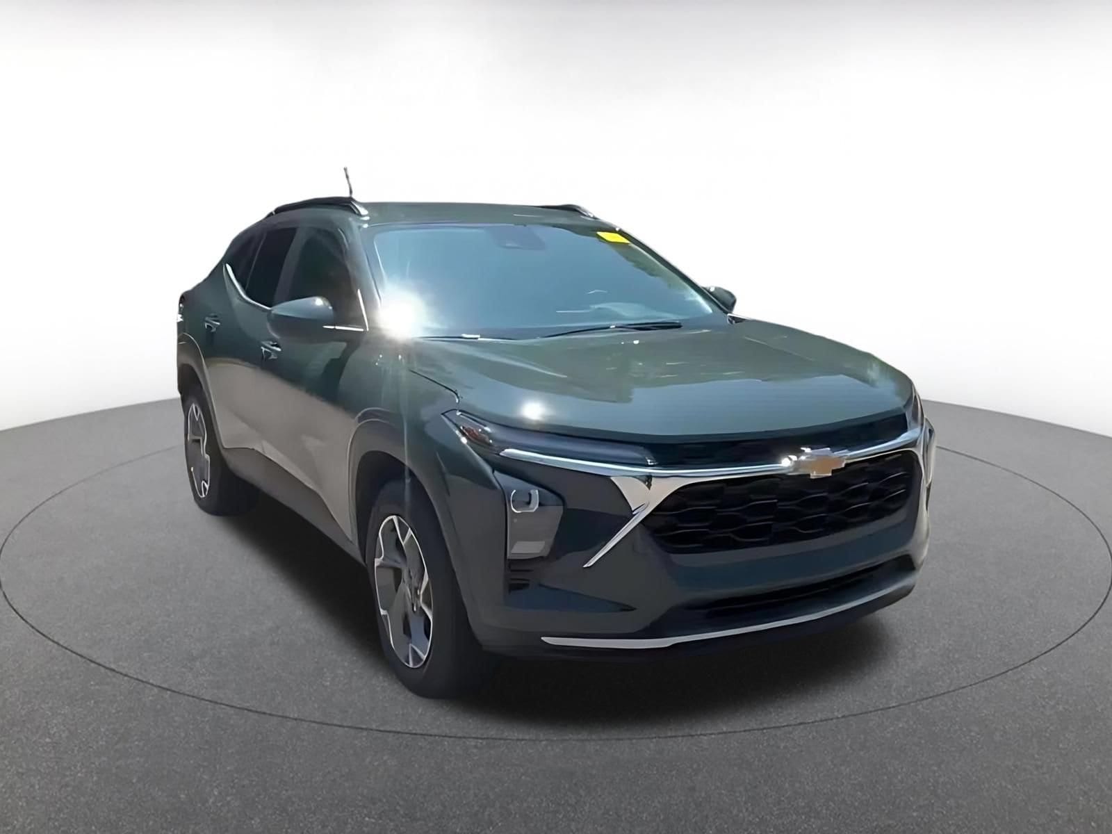 Thumbnail: 2025 Chevrolet Trax - 3