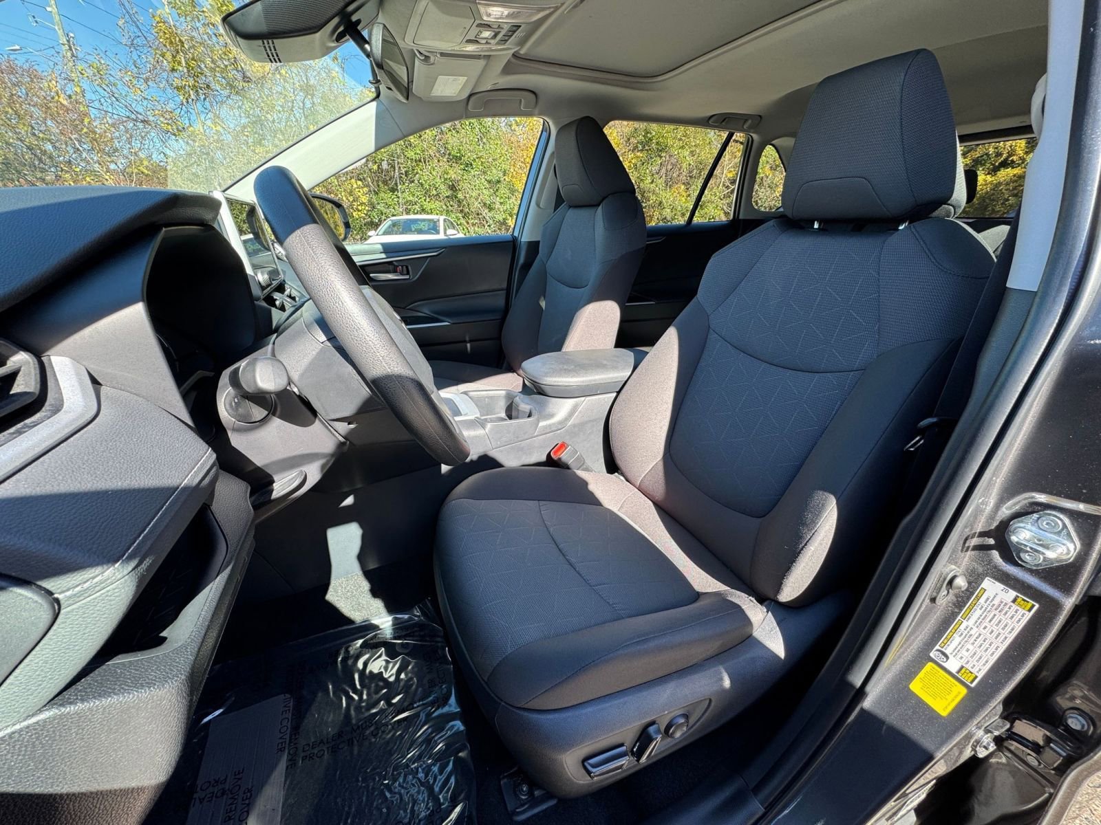 Thumbnail: 2025 Toyota RAV4 - 31