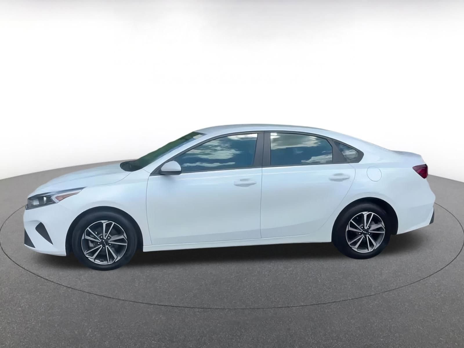 Thumbnail: 2023 Kia Forte - 9