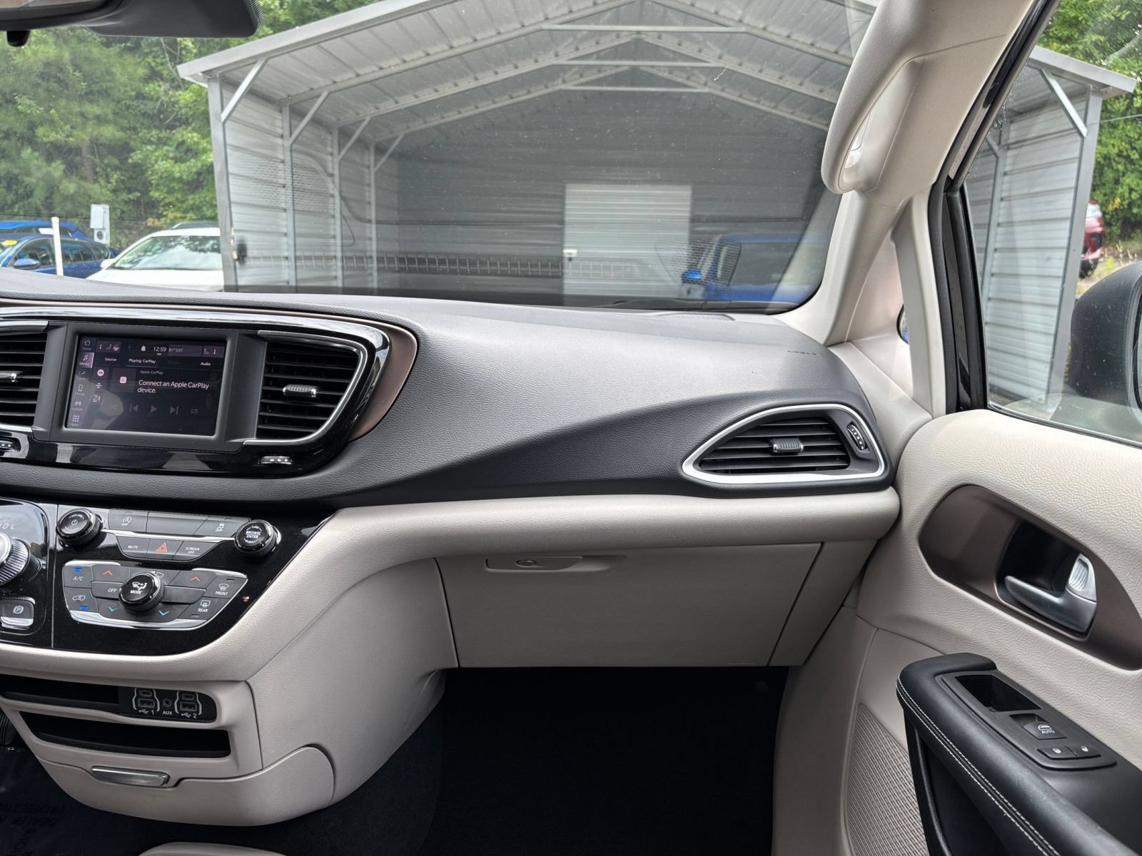 Thumbnail: 2024 Chrysler Voyager - 32