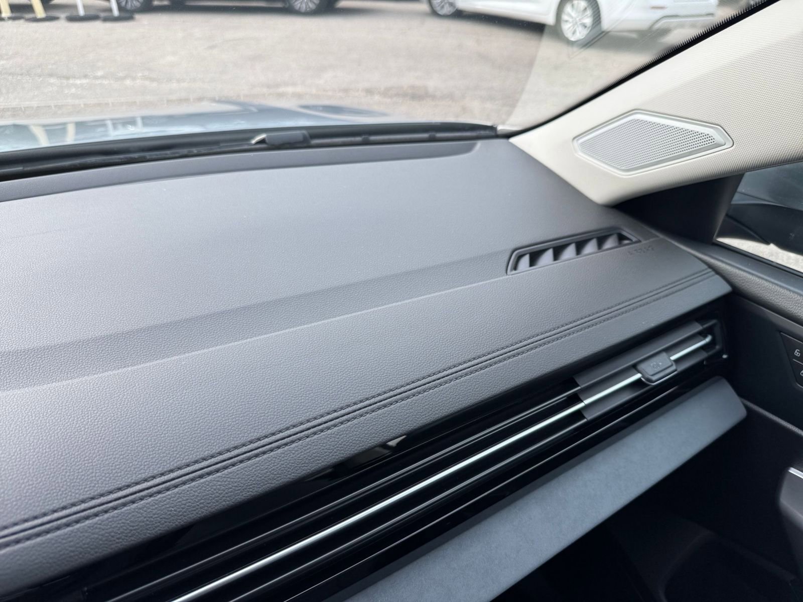 Thumbnail: 2025 Volkswagen Jetta - 32