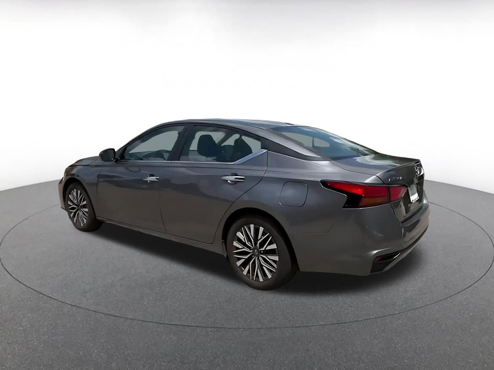 Thumbnail: 2025 Nissan Altima - 10