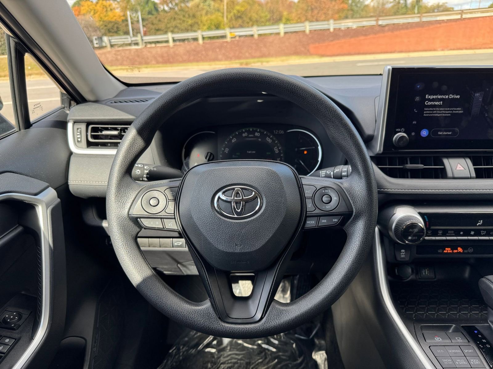 Thumbnail: 2025 Toyota RAV4 - 29