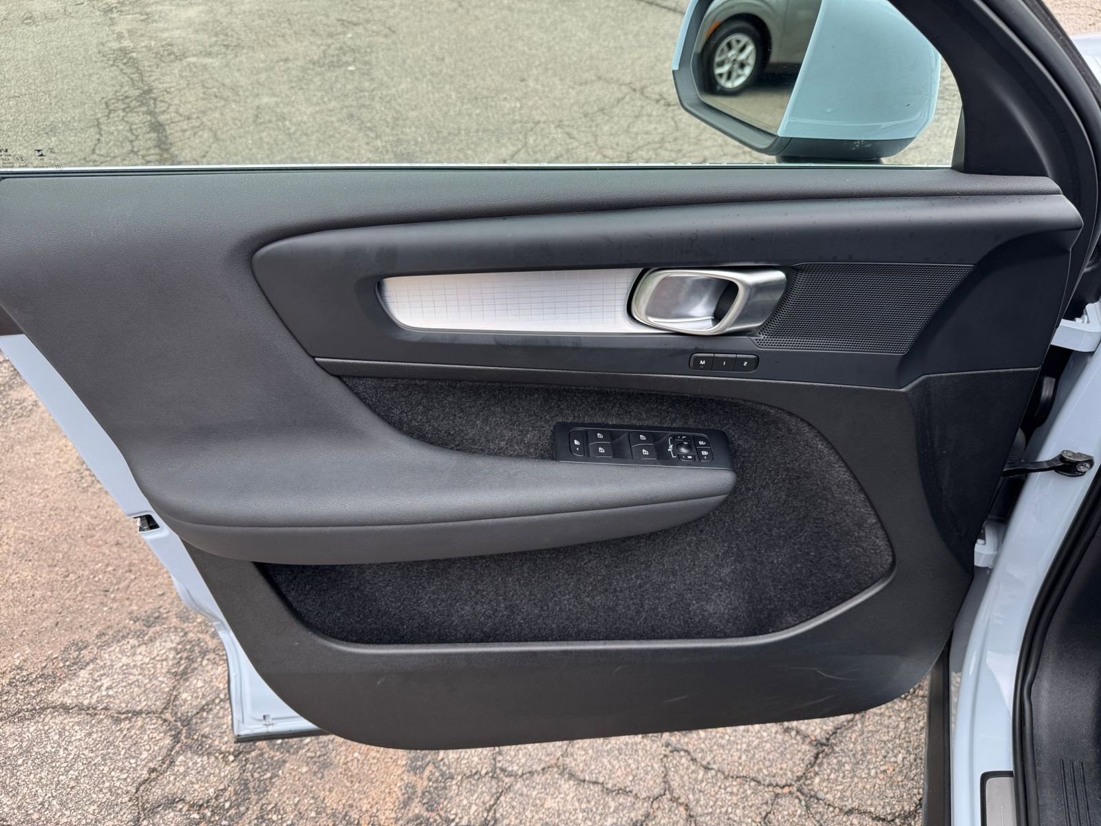 Thumbnail: 2024 Volvo XC40 - 18