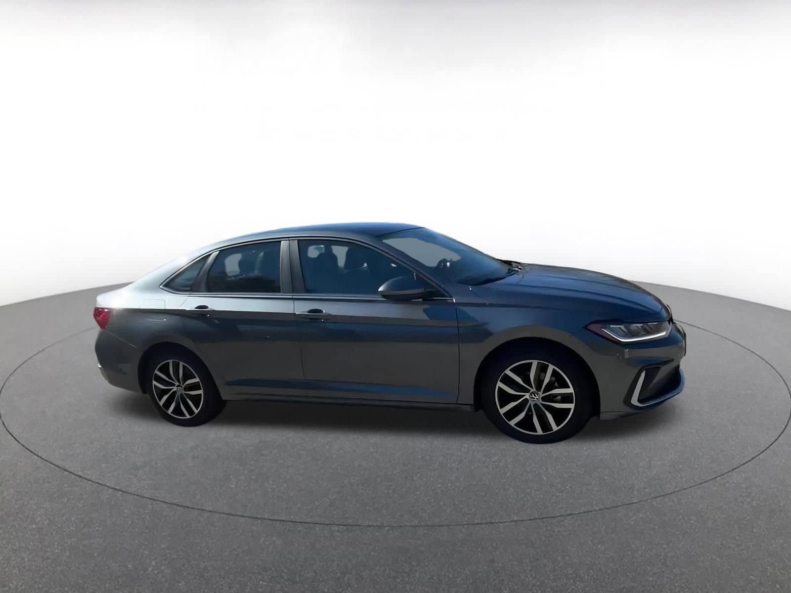 Thumbnail: 2025 Volkswagen Jetta - 2