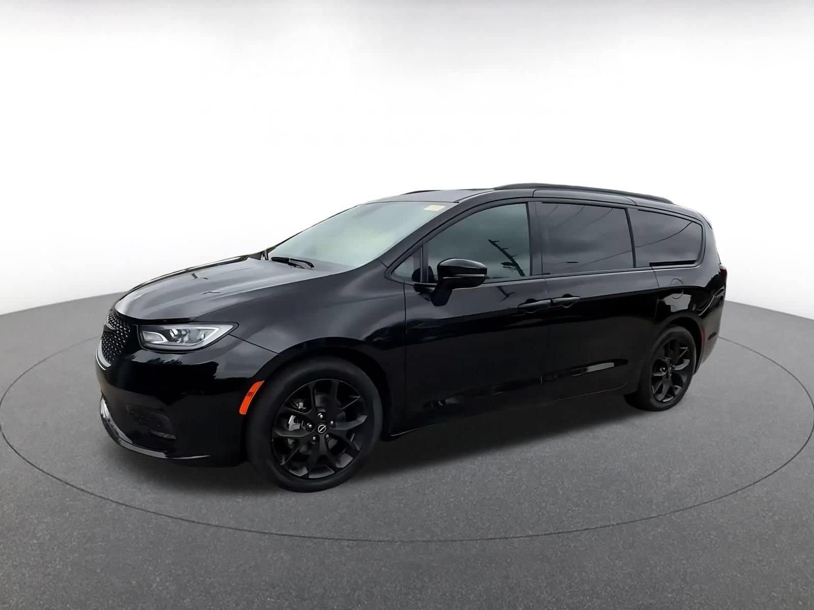 Thumbnail: 2025 Chrysler Pacifica - 6