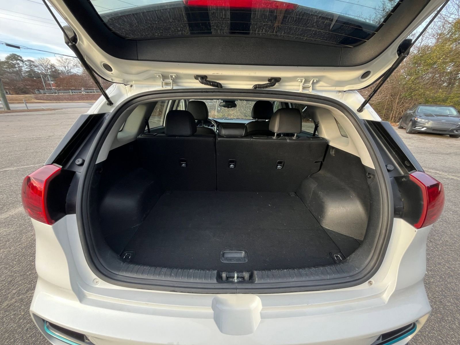 Thumbnail: 2022 Kia Niro - 31