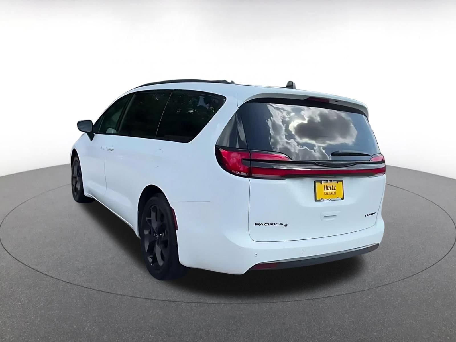 Thumbnail: 2025 Chrysler Pacifica - 11