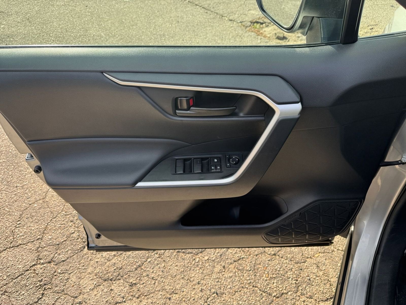 Thumbnail: 2025 Toyota RAV4 - 18