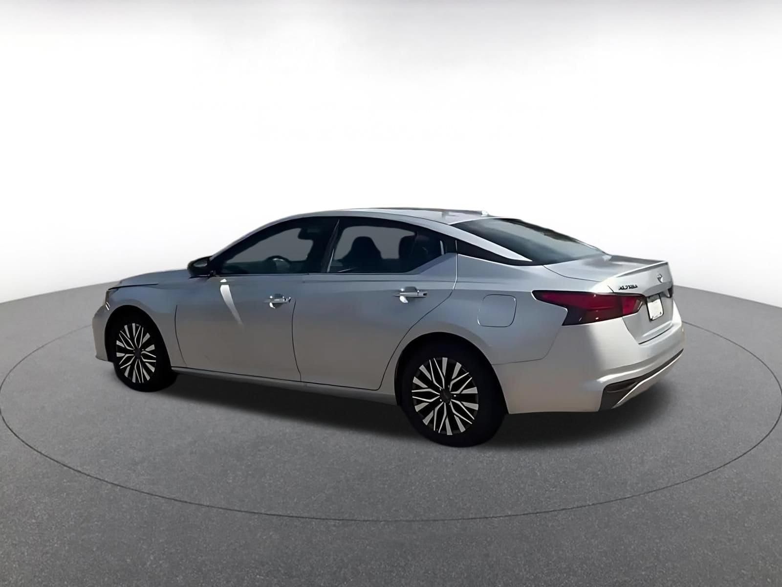 Thumbnail: 2025 Nissan Altima - 9