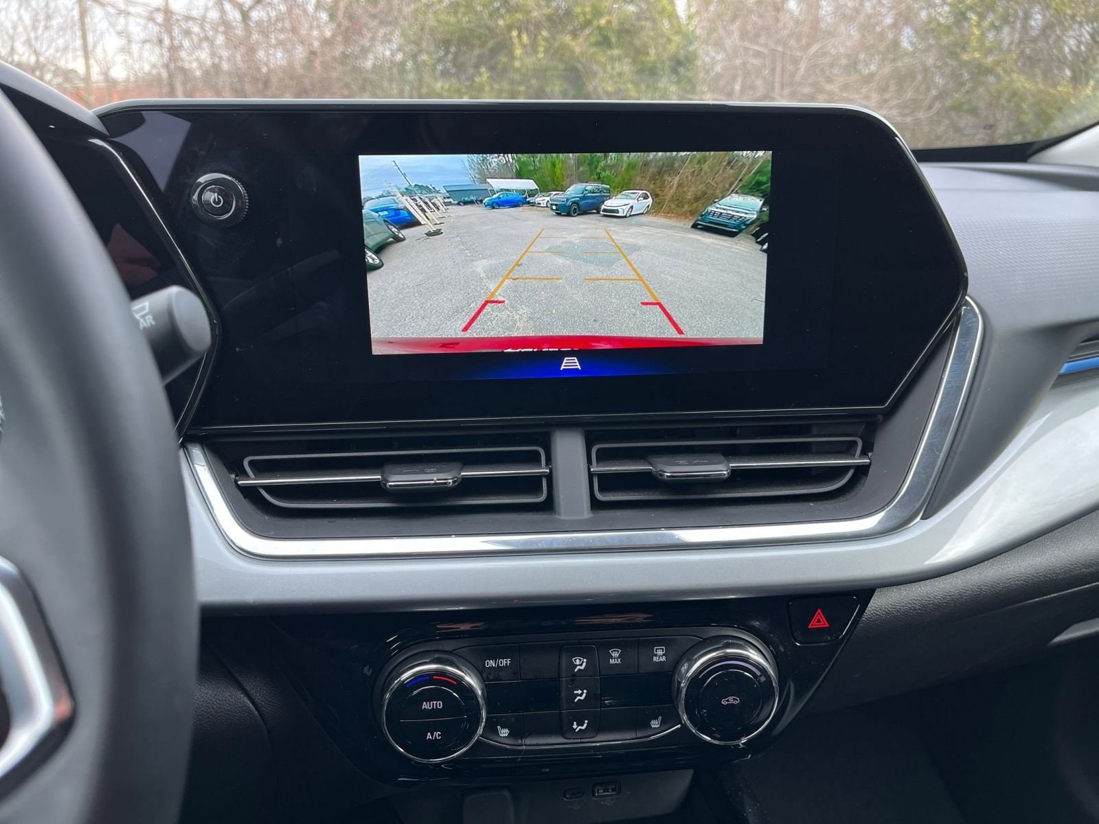 Thumbnail: 2025 Chevrolet Trax - 17