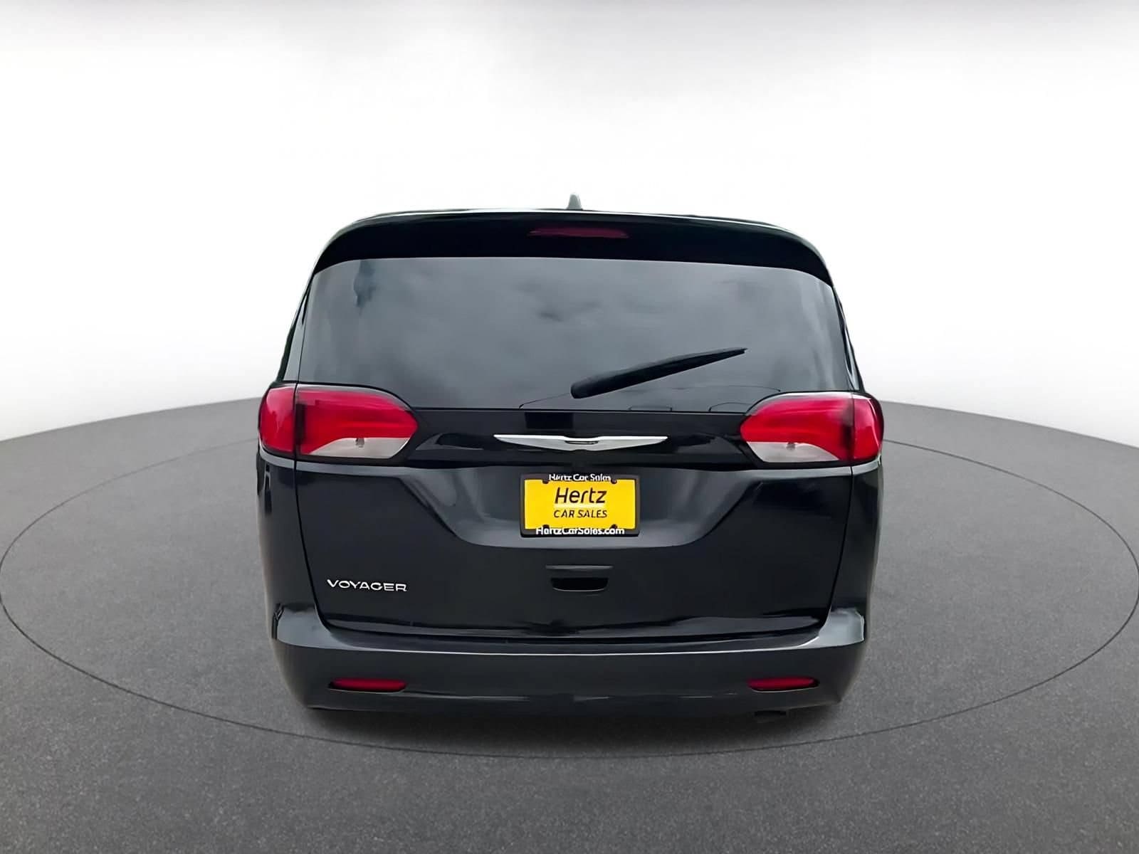 Thumbnail: 2024 Chrysler Voyager - 10