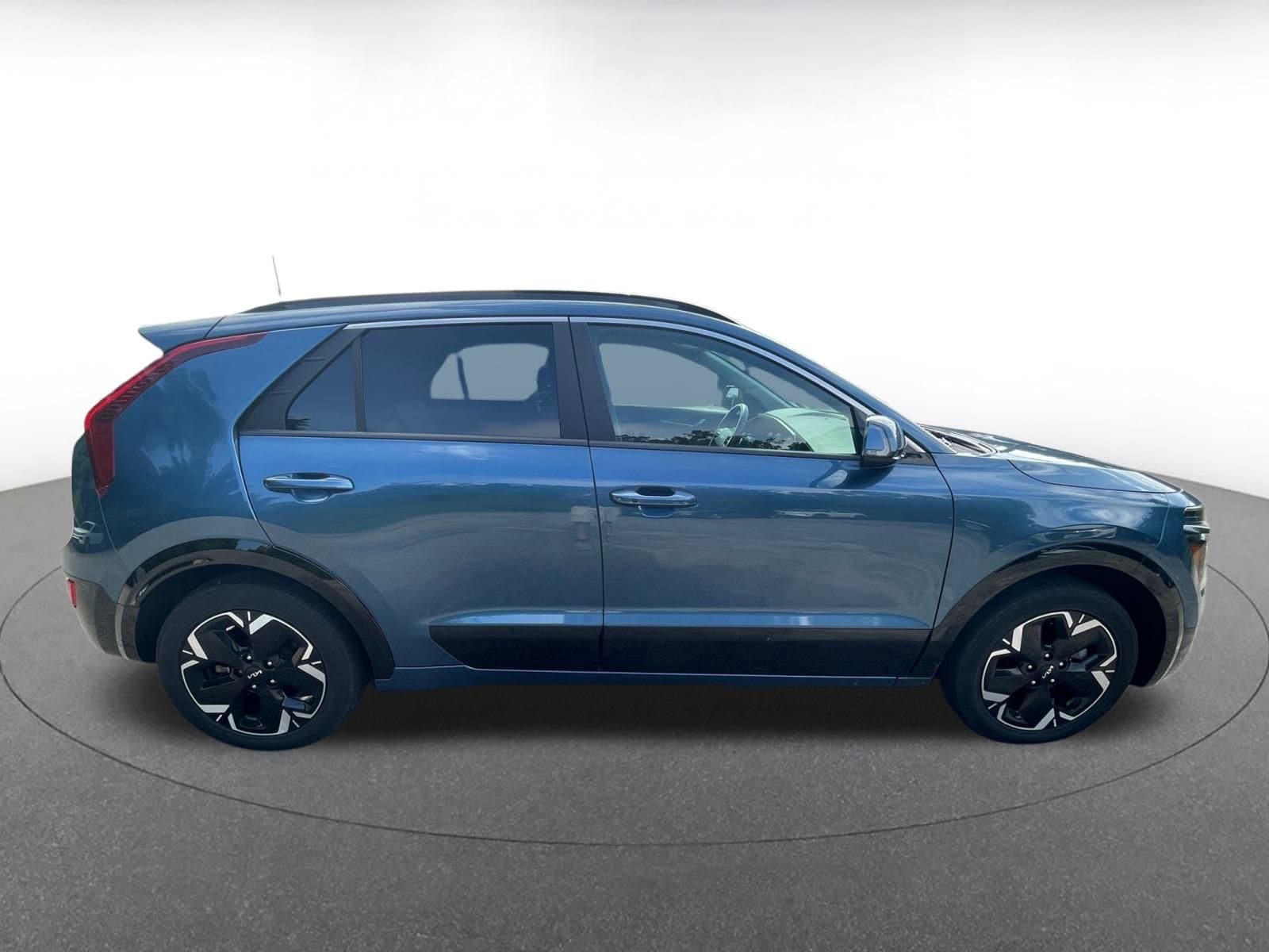 Thumbnail: 2023 Kia Niro - 8