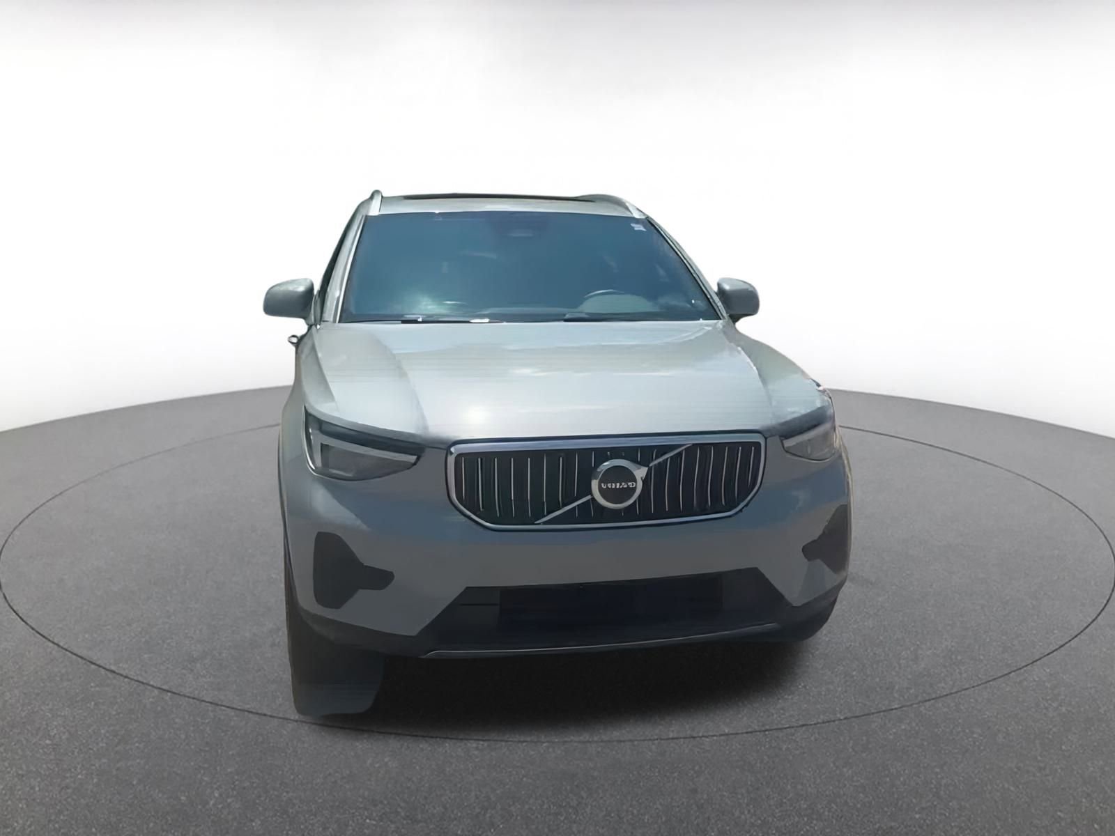 Thumbnail: 2024 Volvo XC40 - 4