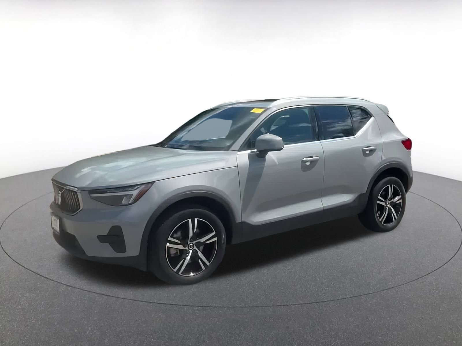 Thumbnail: 2024 Volvo XC40 - 8