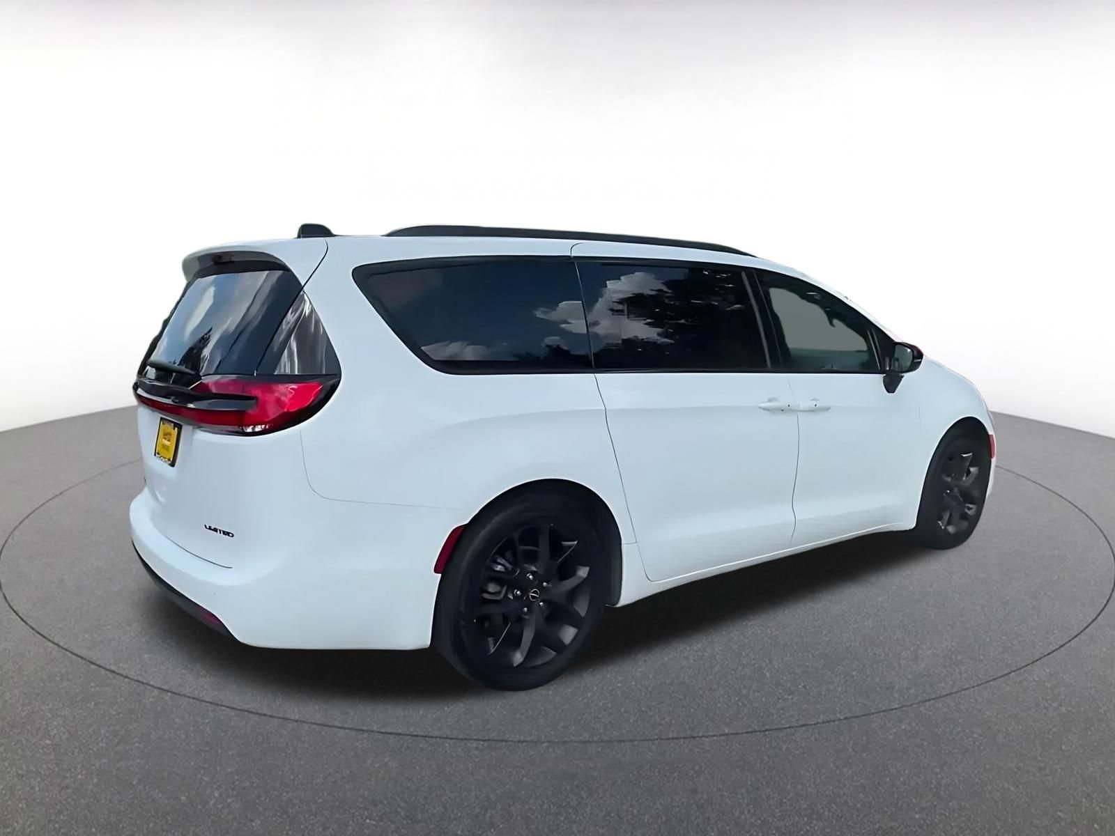Thumbnail: 2025 Chrysler Pacifica - 14