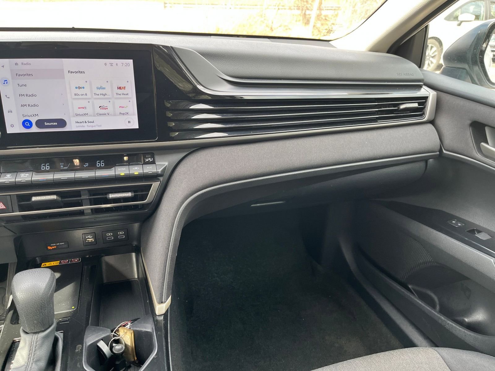 Thumbnail: 2025 Toyota Camry - 32