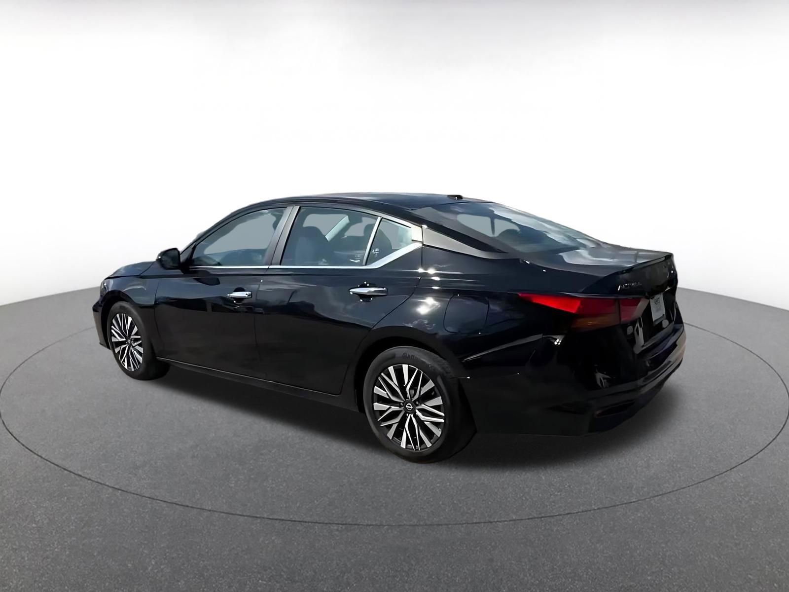 Thumbnail: 2025 Nissan Altima - 10