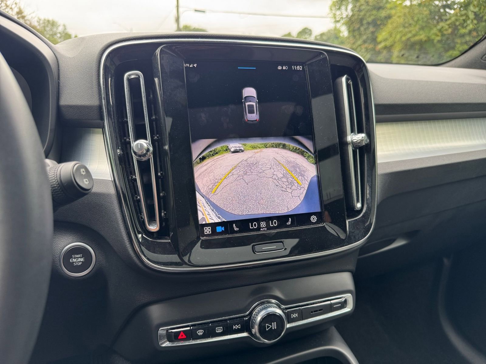 Thumbnail: 2024 Volvo XC40 - 17