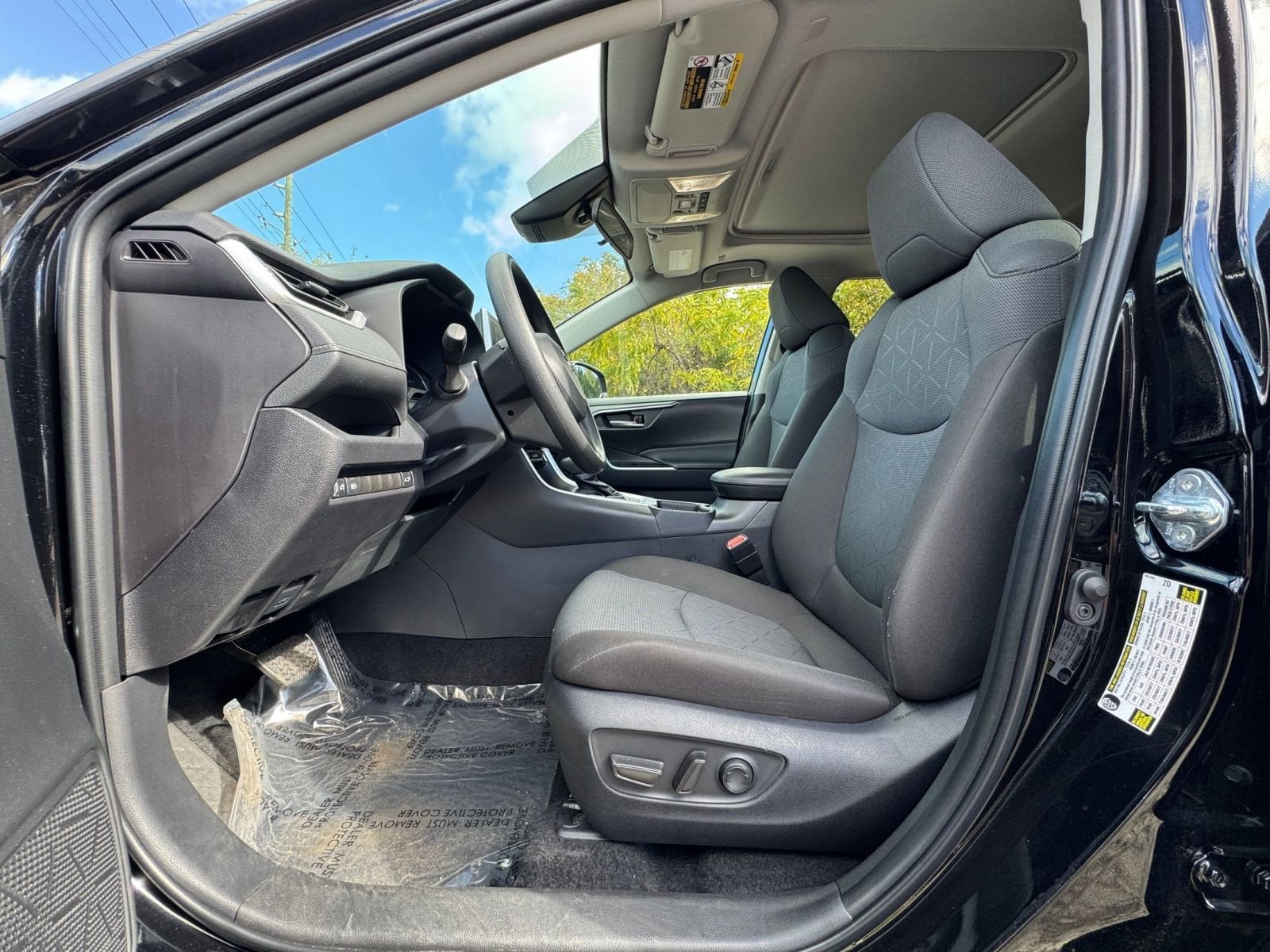 Thumbnail: 2025 Toyota RAV4 - 22