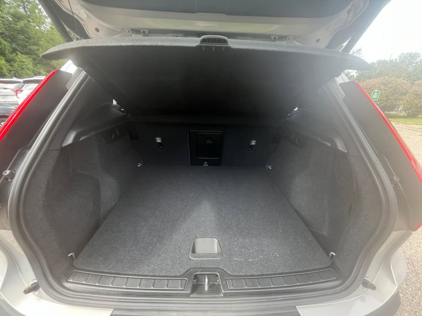 Thumbnail: 2024 Volvo XC40 - 25