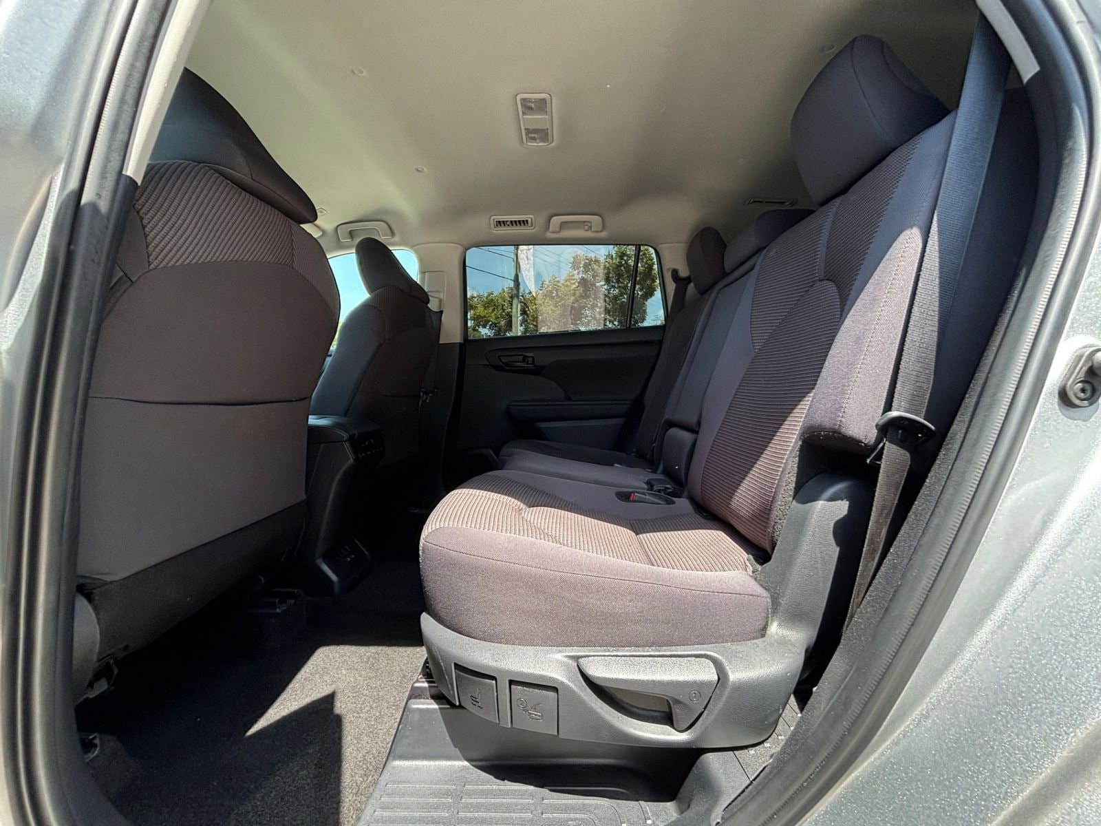 Thumbnail: 2025 Toyota Highlander - 23
