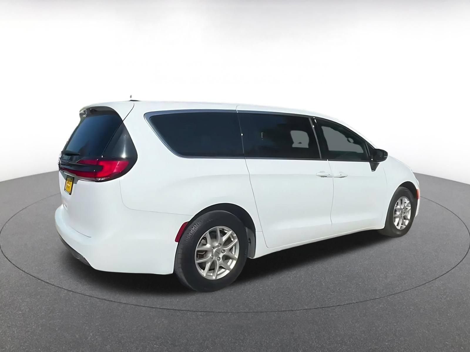 Thumbnail: 2025 Chrysler Pacifica - 14