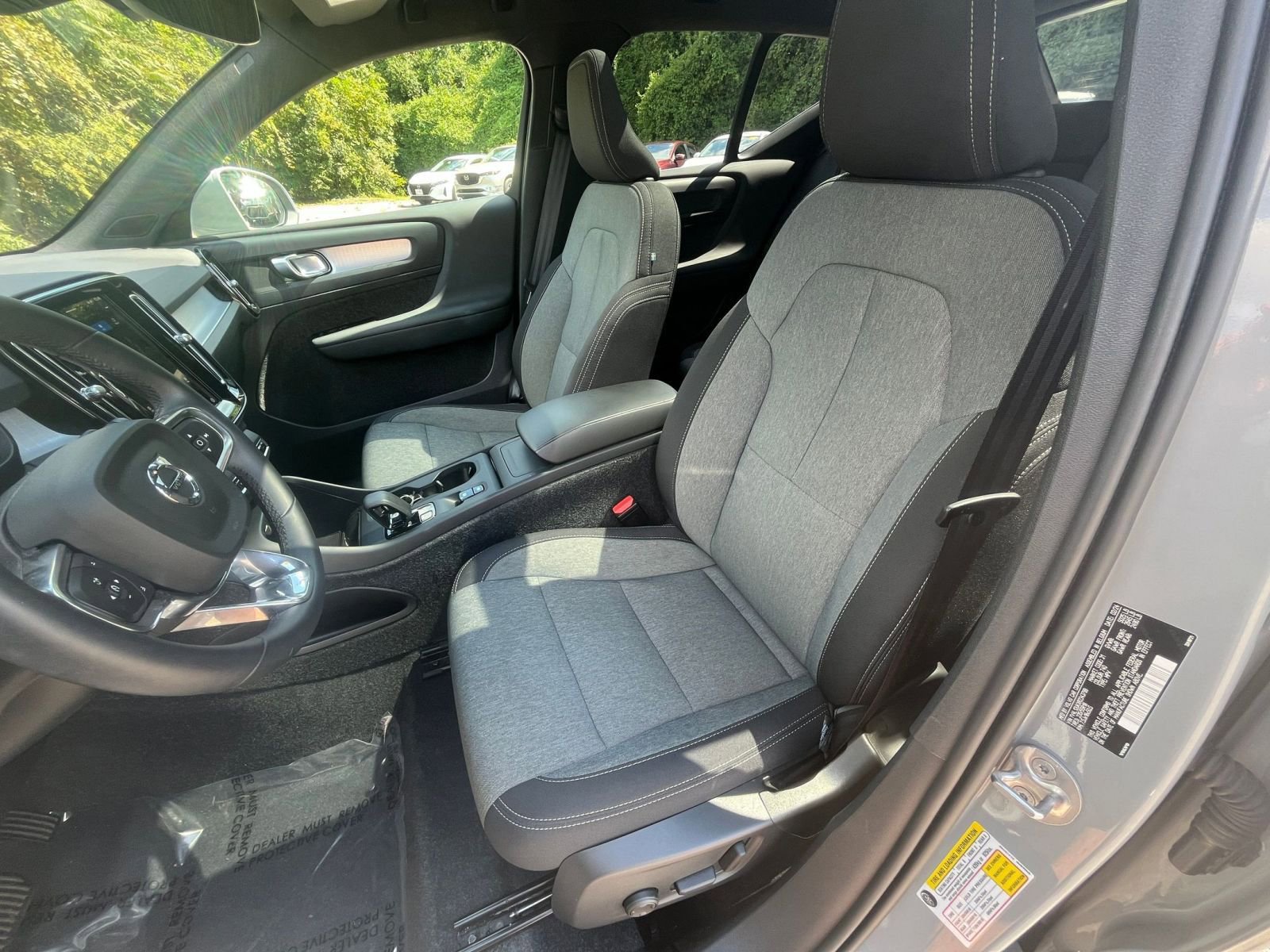 Thumbnail: 2024 Volvo XC40 - 31