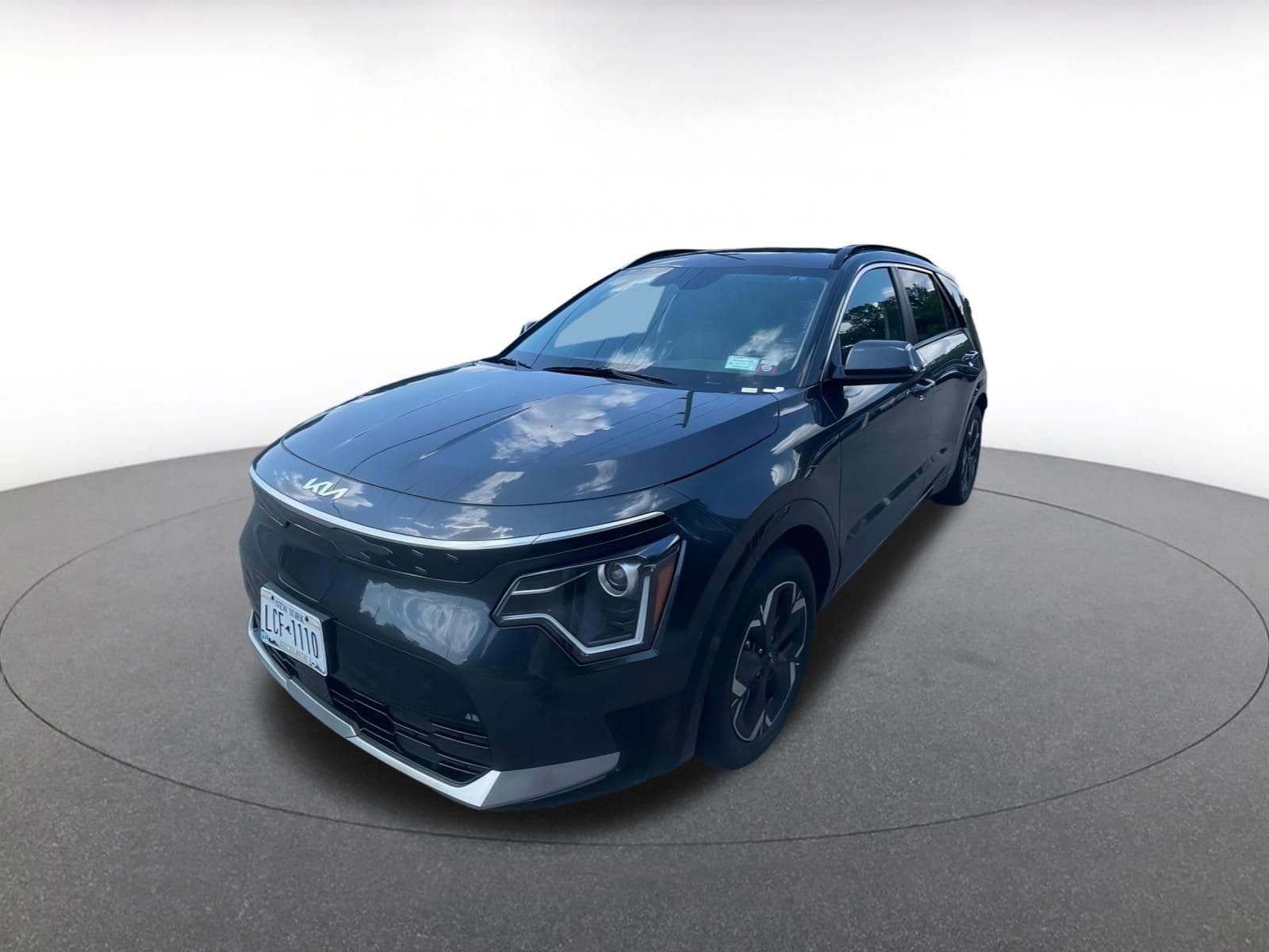 Thumbnail: 2023 Kia Niro - 3