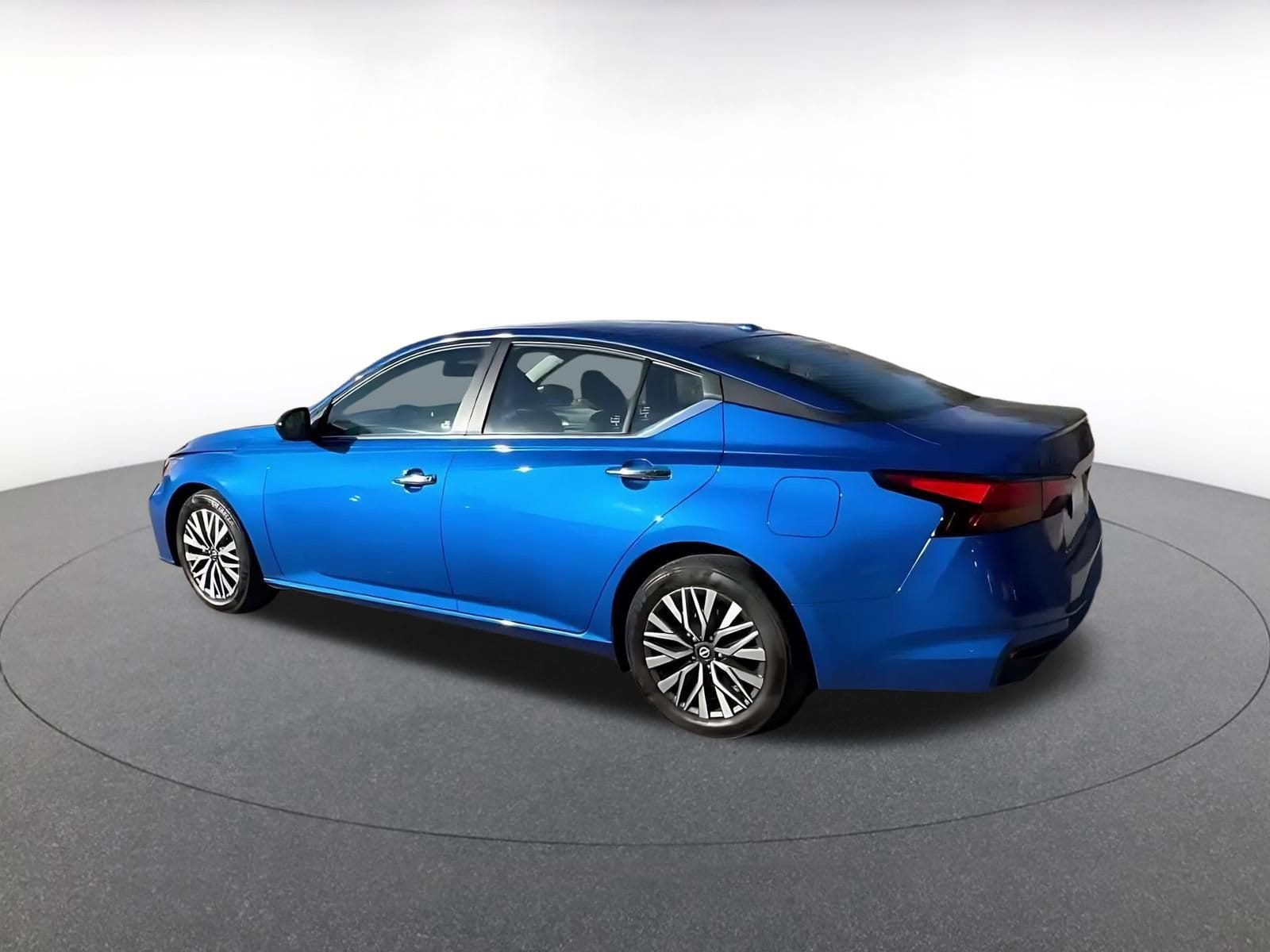 Thumbnail: 2025 Nissan Altima - 8