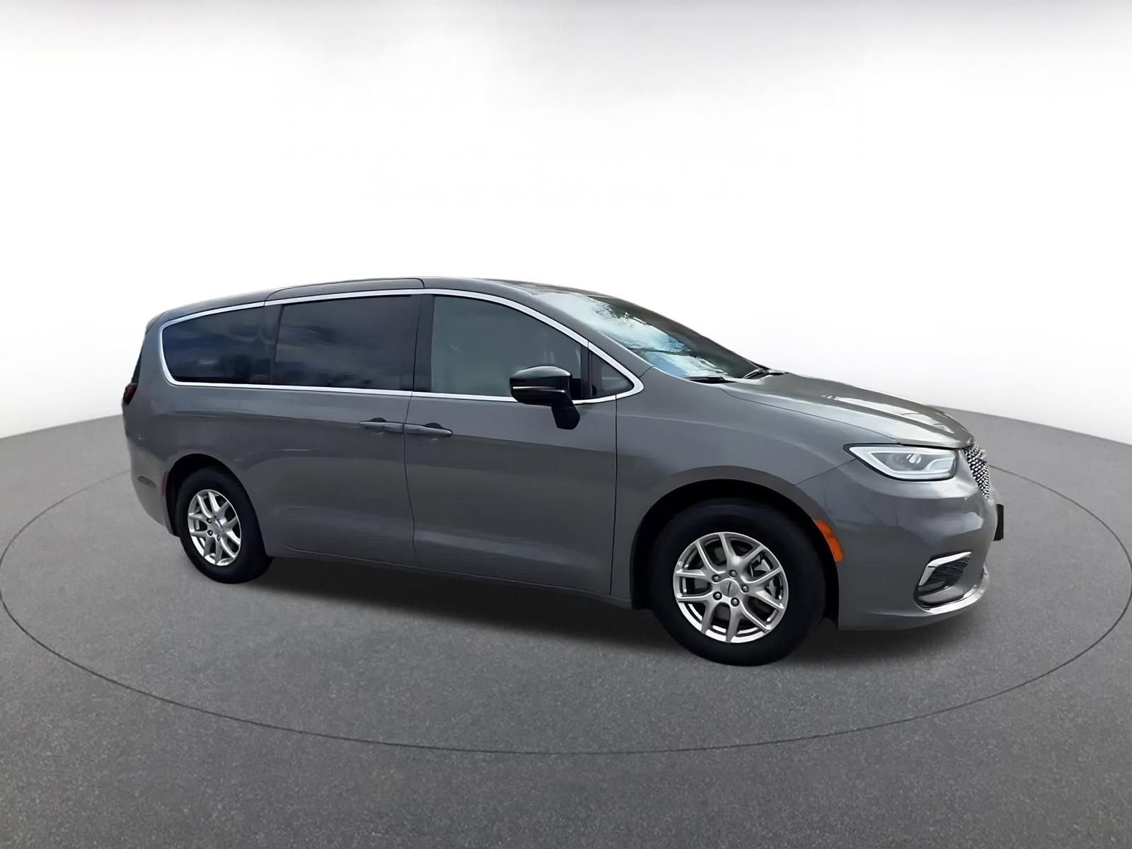 Thumbnail: 2025 Chrysler Pacifica - 2