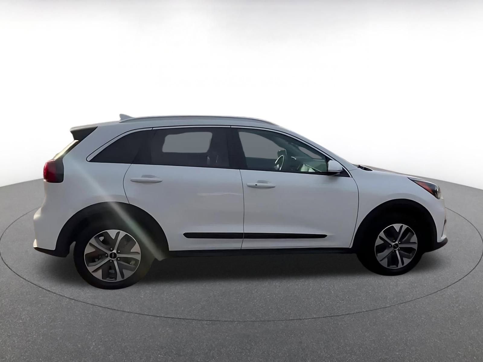 Thumbnail: 2022 Kia Niro - 16