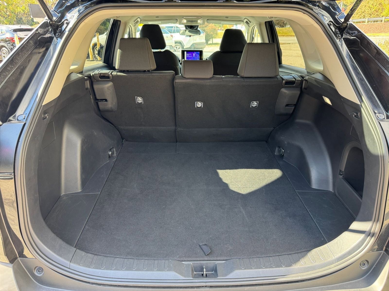 Thumbnail: 2025 Toyota RAV4 - 25