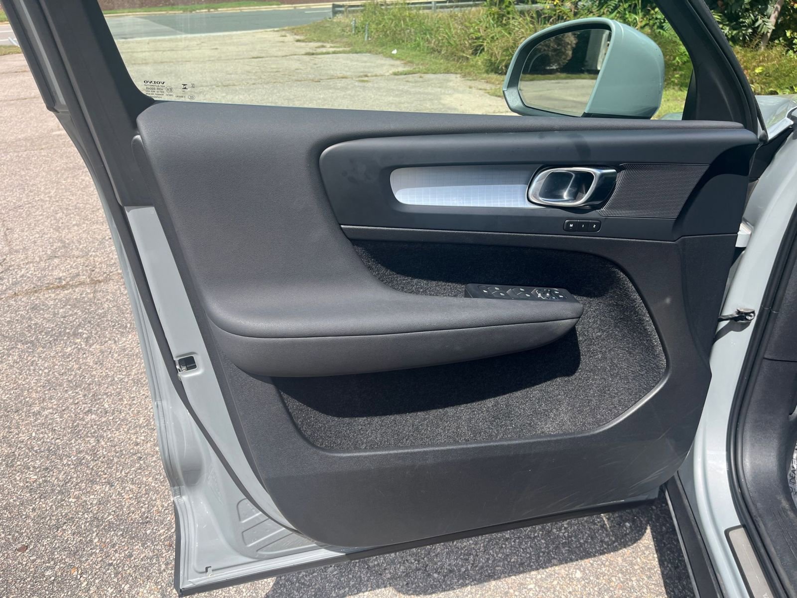 Thumbnail: 2024 Volvo XC40 - 18