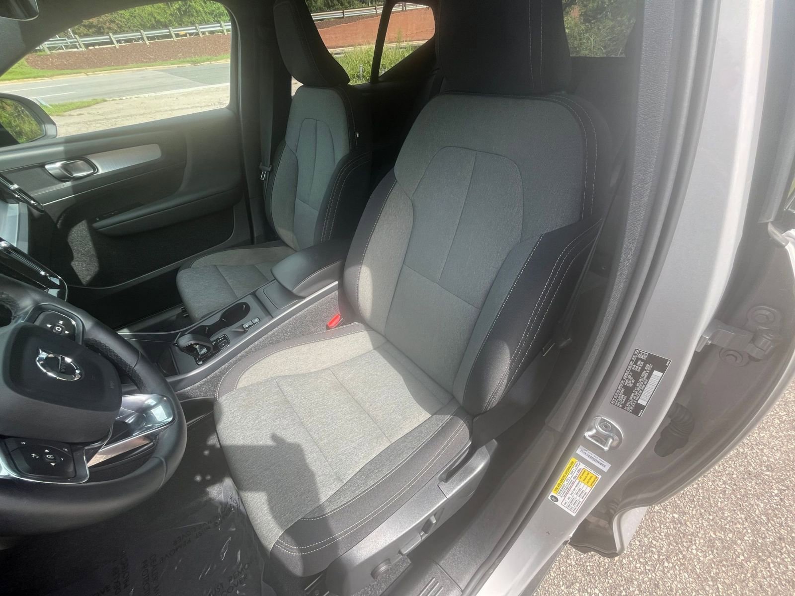 Thumbnail: 2024 Volvo XC40 - 31