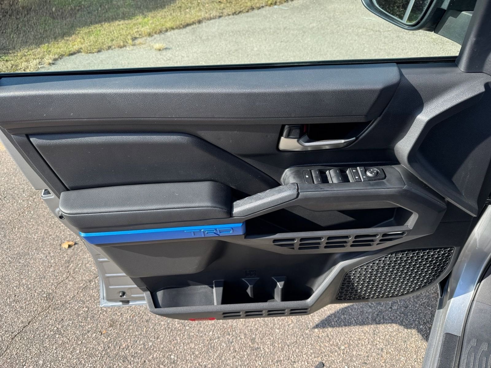 Thumbnail: 2025 Toyota Tacoma - 18