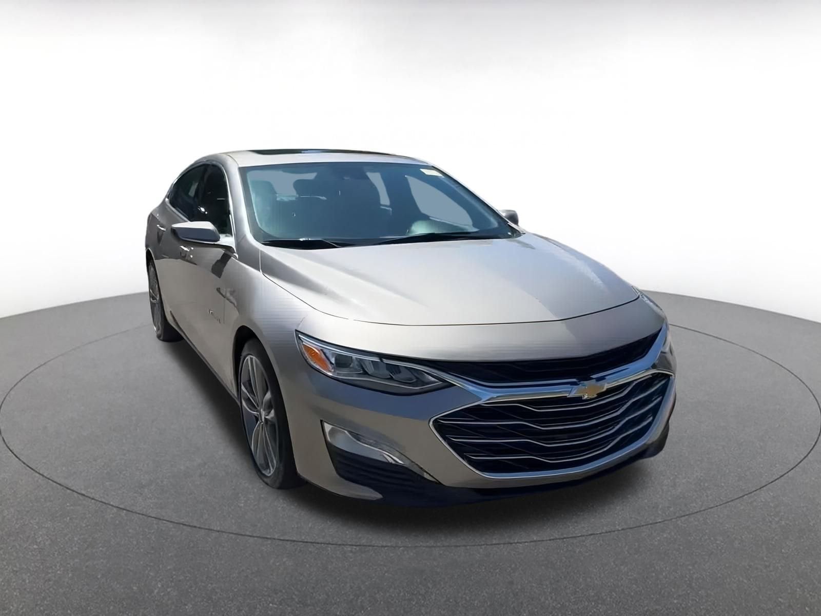 Thumbnail: 2024 Chevrolet Malibu - 3