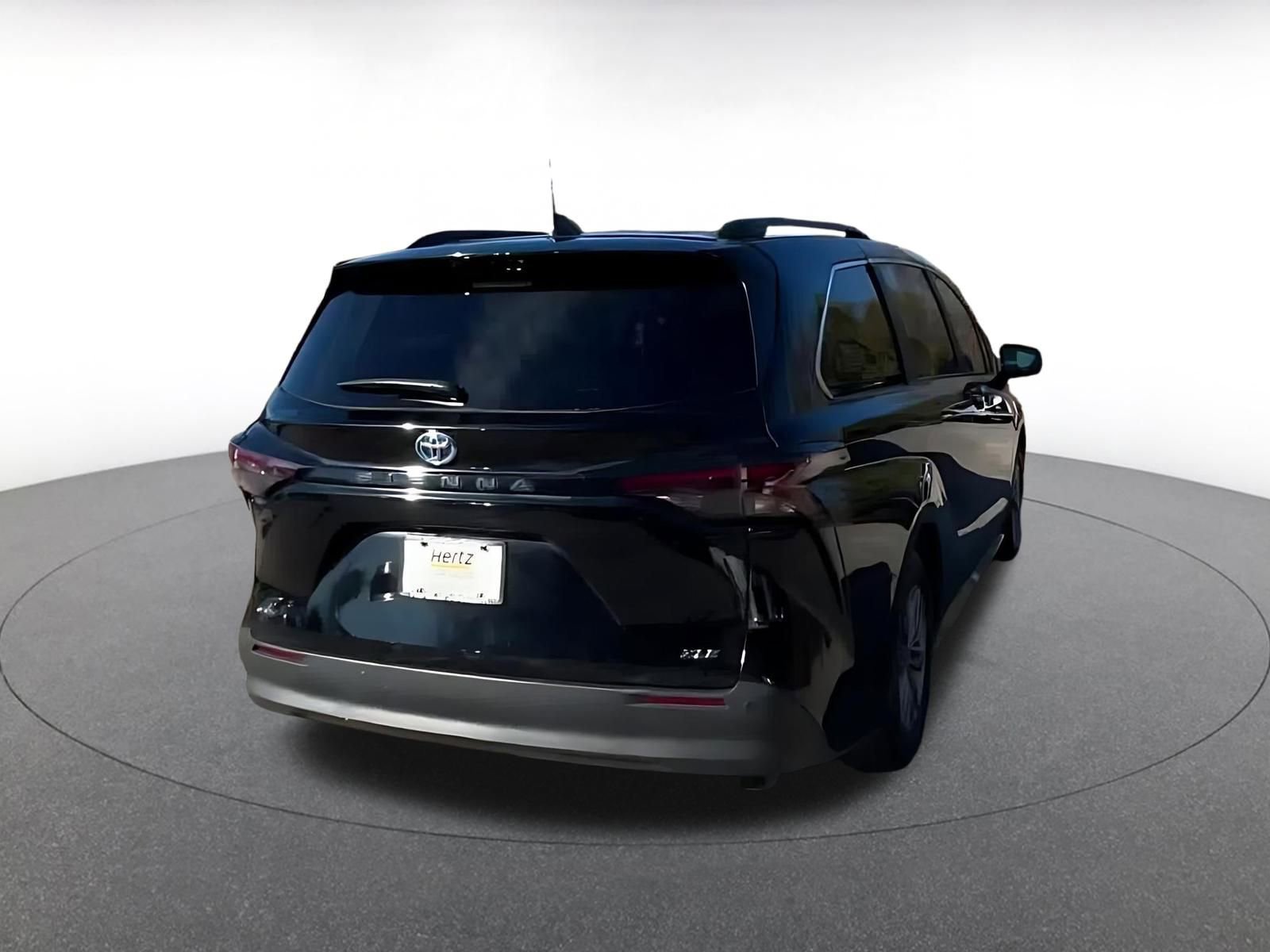 Thumbnail: 2025 Toyota Sienna - 14