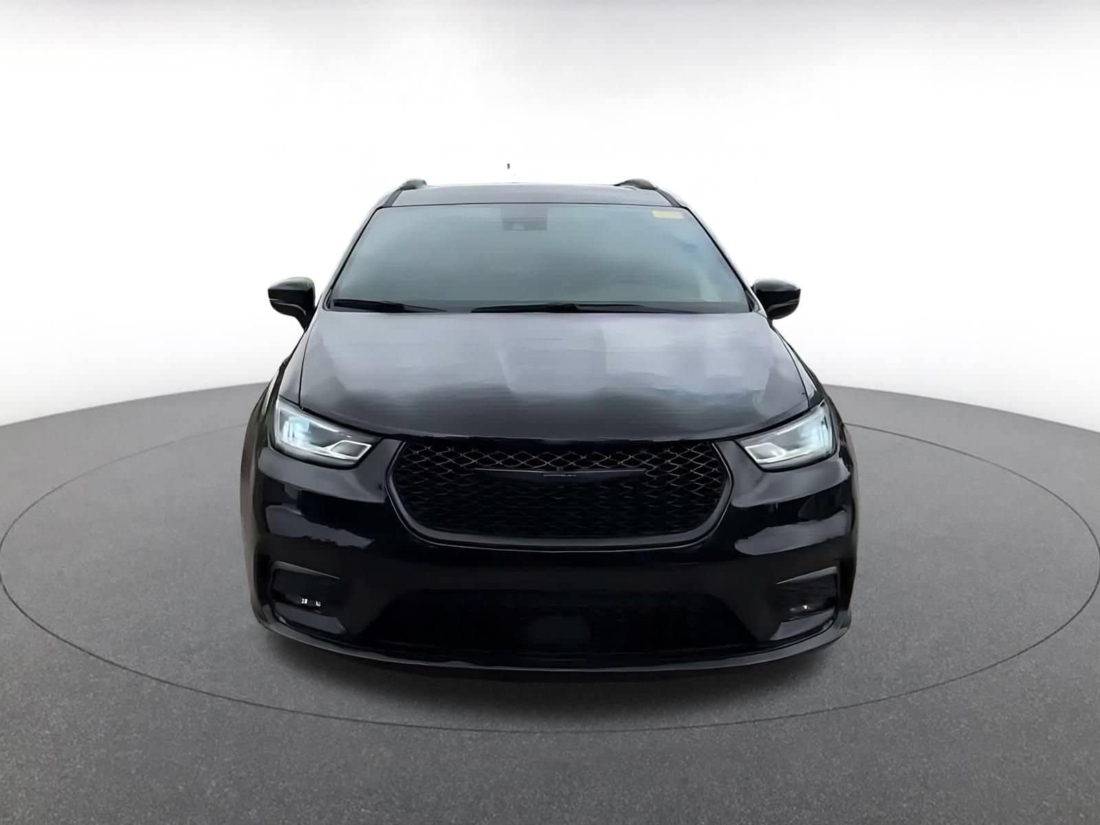 Thumbnail: 2025 Chrysler Pacifica - 4