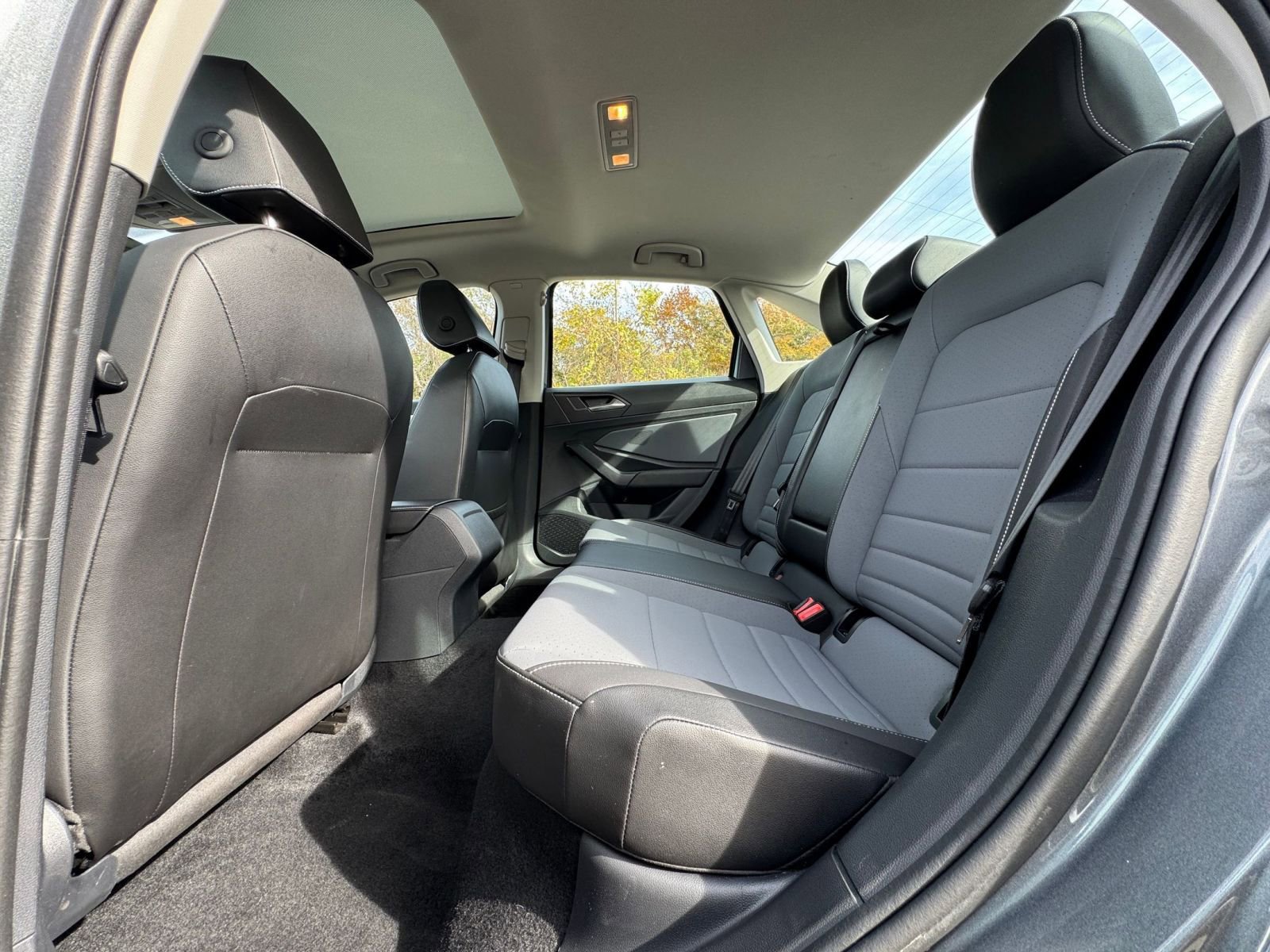 Thumbnail: 2025 Volkswagen Jetta - 21