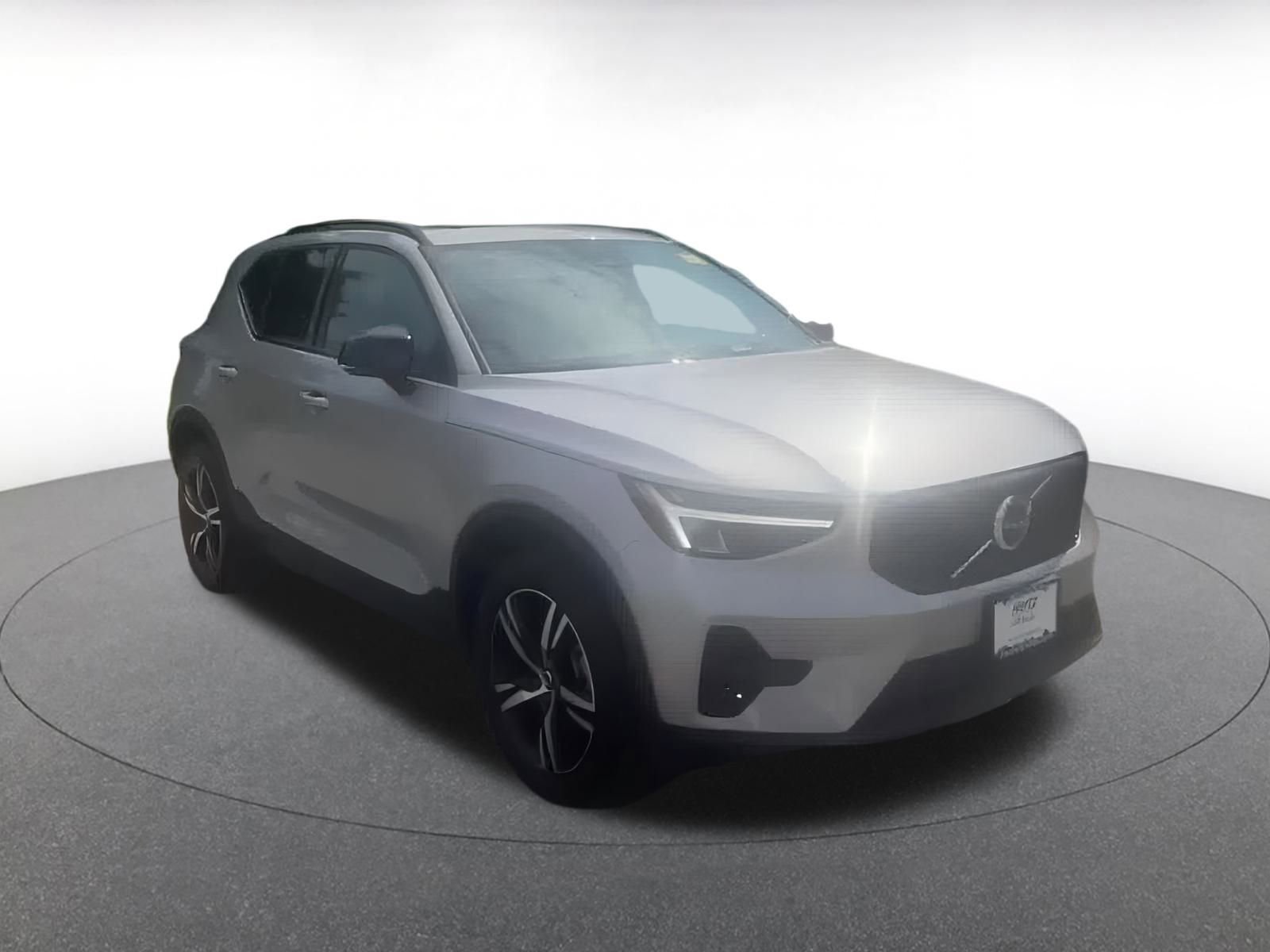 Thumbnail: 2024 Volvo XC40 - 3