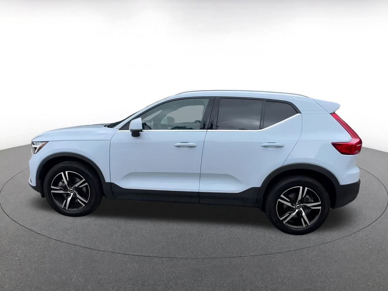 Thumbnail: 2024 Volvo XC40 - 9