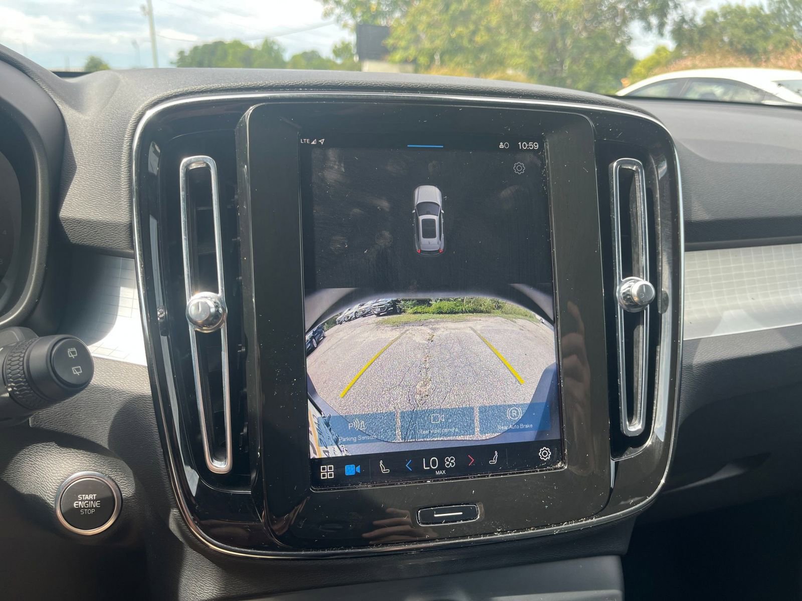 Thumbnail: 2024 Volvo XC40 - 17