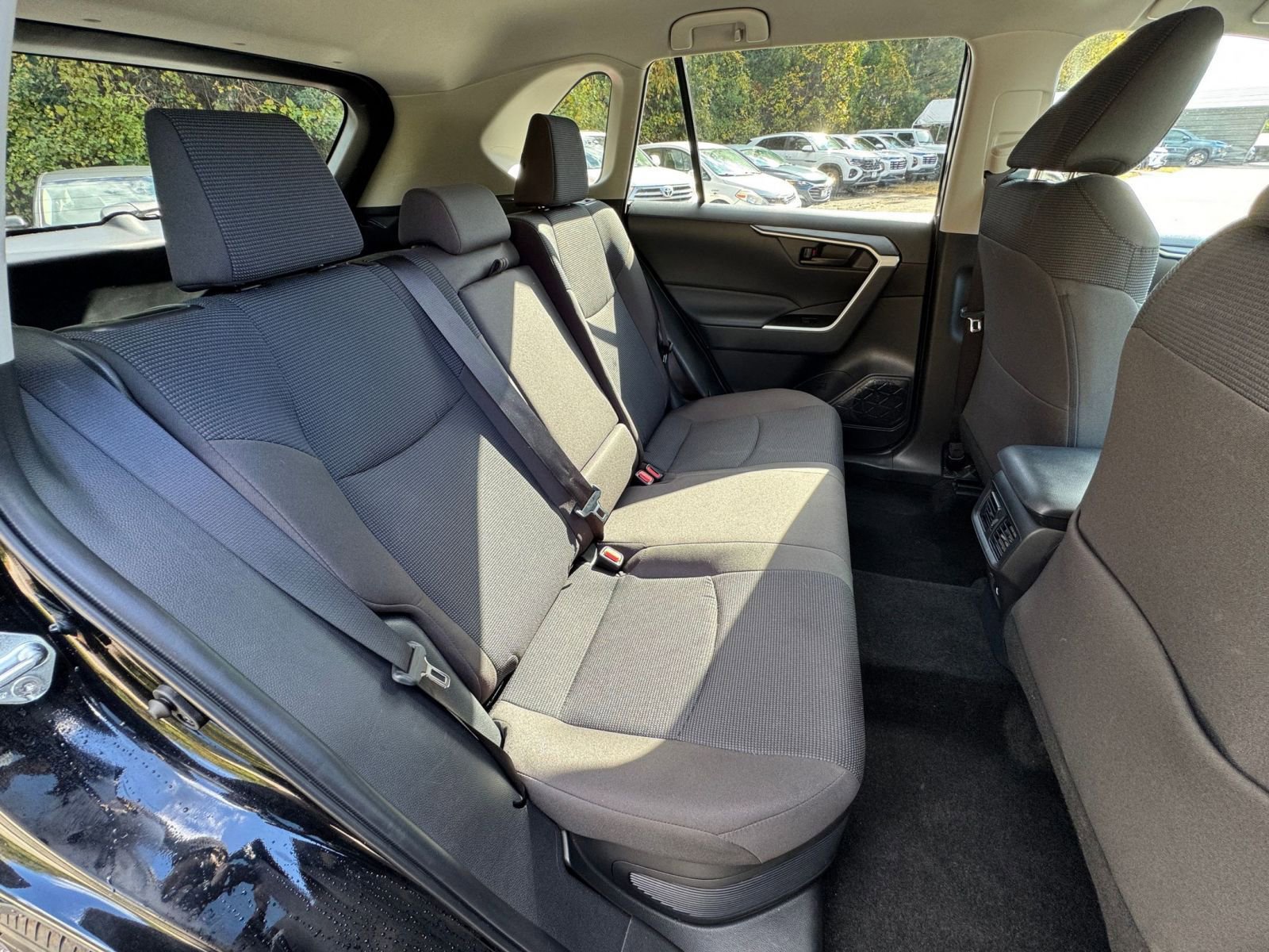 Thumbnail: 2025 Toyota RAV4 - 34